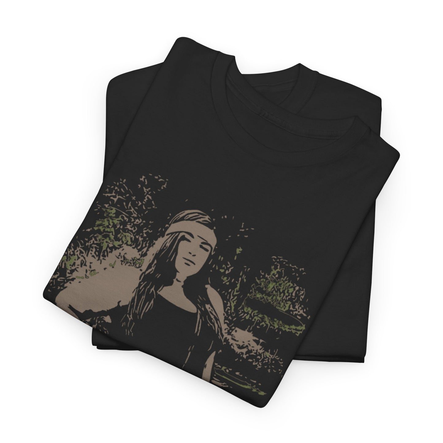 Queen Deidre black tee