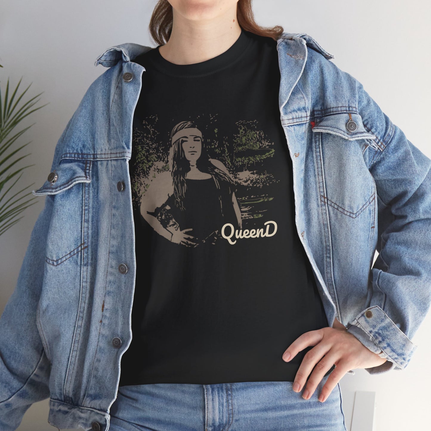 Queen Deidre black tee